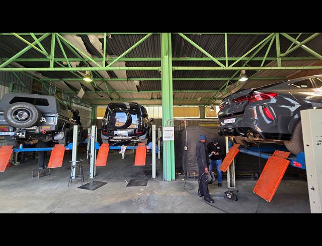500M² WAREHOUSE TO LET IN SEBENZA